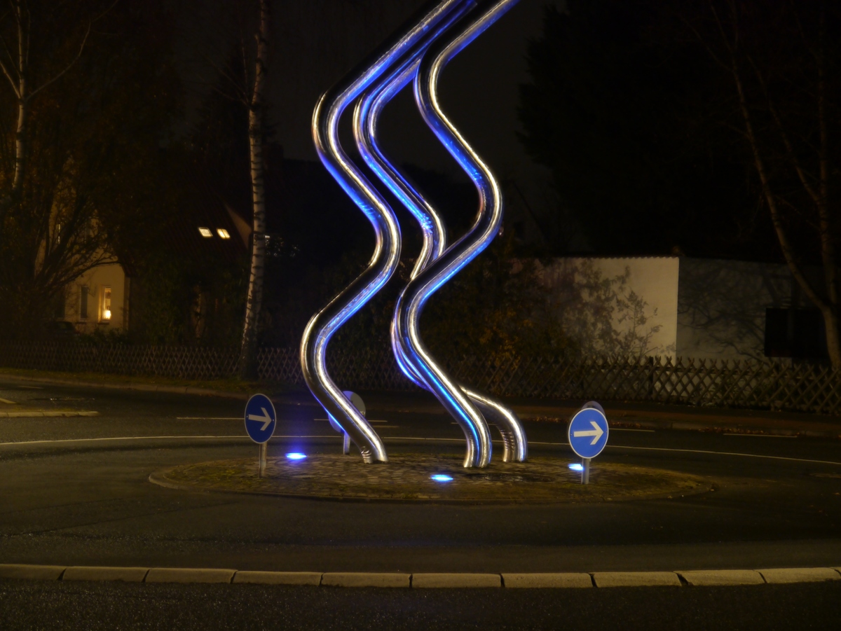 Straßen-Kunst in Springe in blau